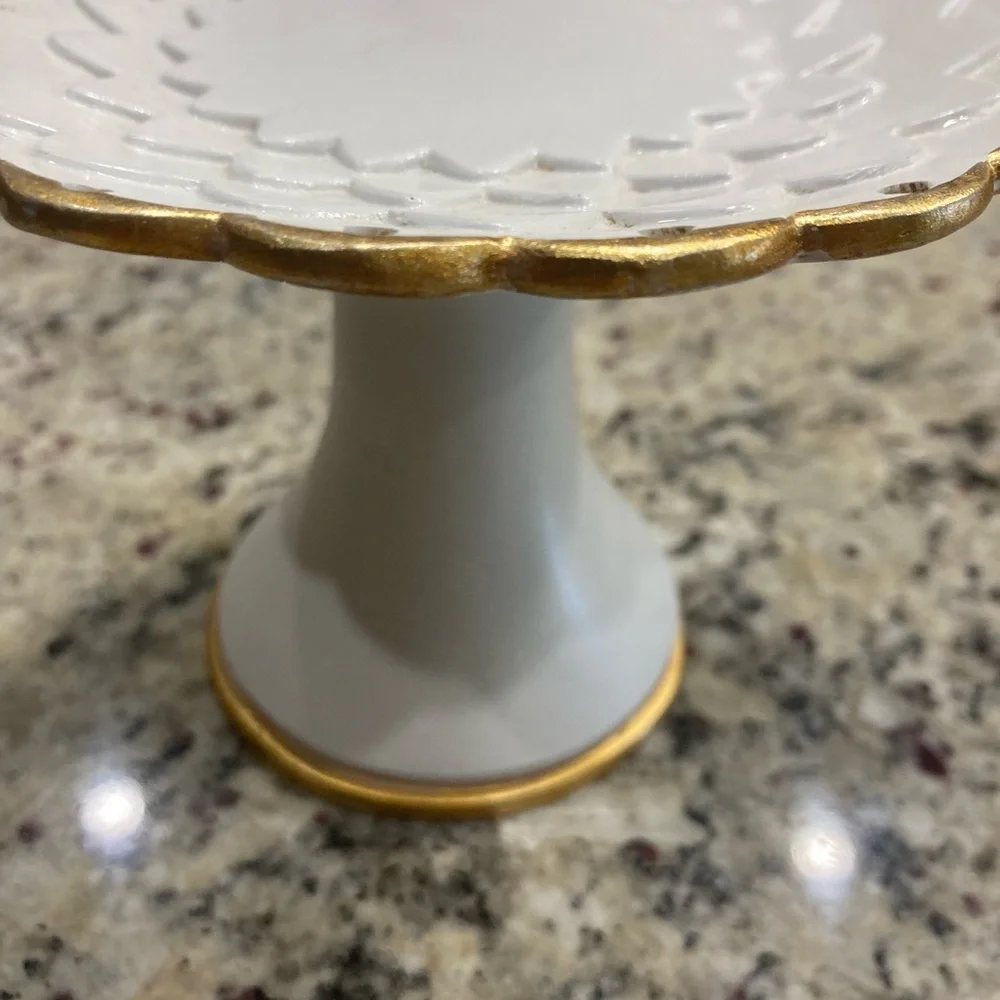 White with gold trim jewelry tray on stand earring holes Preowned GUC